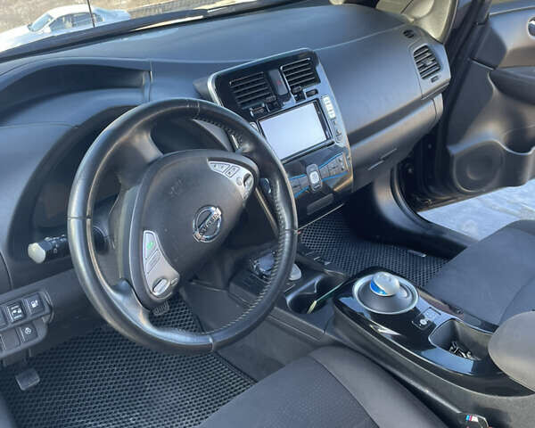 Черный Ниссан Лиф, объемом двигателя 0 л и пробегом 103 тыс. км за 9800 $, фото 18 на Automoto.ua