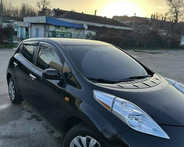 Черный Ниссан Лиф, объемом двигателя 0 л и пробегом 126 тыс. км за 7000 $, фото 3 на Automoto.ua