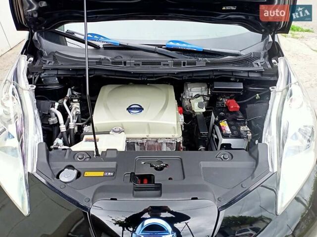 Чорний Ніссан Ліф, об'ємом двигуна 0 л та пробігом 70 тис. км за 7500 $, фото 85 на Automoto.ua