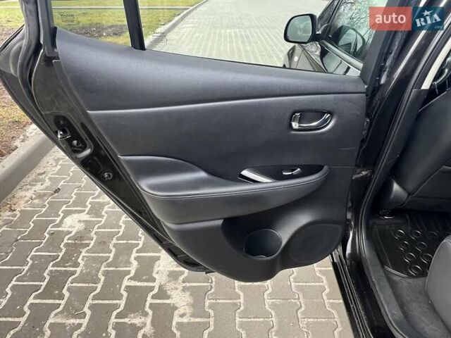 Черный Ниссан Лиф, объемом двигателя 0 л и пробегом 128 тыс. км за 6850 $, фото 19 на Automoto.ua