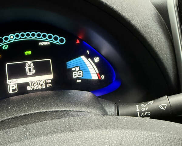 Черный Ниссан Лиф, объемом двигателя 0 л и пробегом 172 тыс. км за 7590 $, фото 10 на Automoto.ua