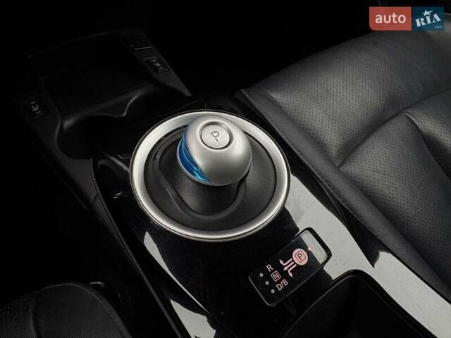 Черный Ниссан Лиф, объемом двигателя 0 л и пробегом 120 тыс. км за 6500 $, фото 45 на Automoto.ua