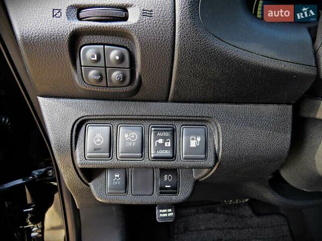 Черный Ниссан Лиф, объемом двигателя 0 л и пробегом 92 тыс. км за 9999 $, фото 12 на Automoto.ua