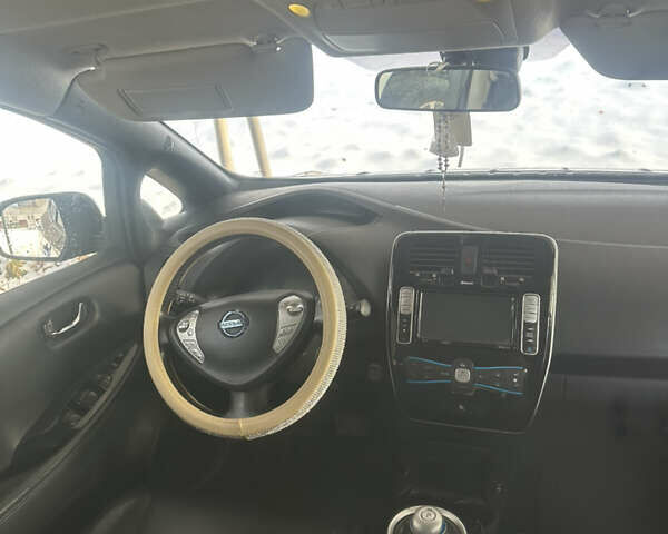 Черный Ниссан Лиф, объемом двигателя 0 л и пробегом 117 тыс. км за 8500 $, фото 13 на Automoto.ua