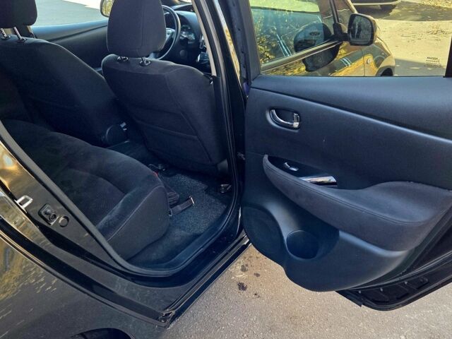 Черный Ниссан Лиф, объемом двигателя 0 л и пробегом 137 тыс. км за 7500 $, фото 5 на Automoto.ua