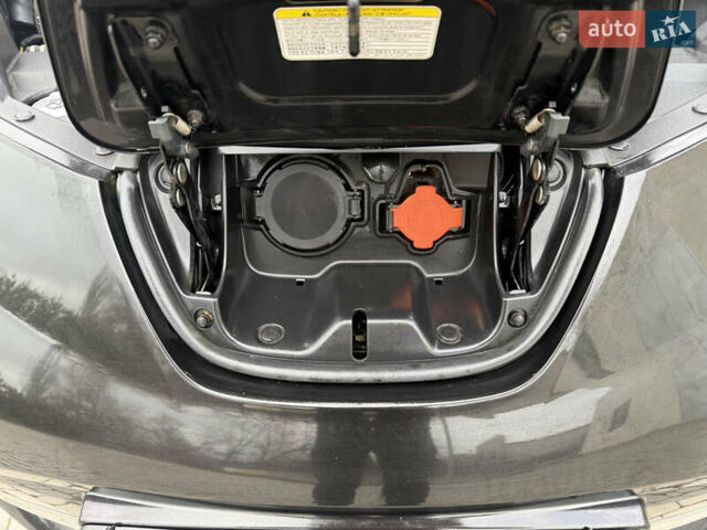 Черный Ниссан Лиф, объемом двигателя 0 л и пробегом 114 тыс. км за 6800 $, фото 4 на Automoto.ua