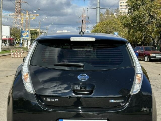 Черный Ниссан Лиф, объемом двигателя 0 л и пробегом 107 тыс. км за 7500 $, фото 5 на Automoto.ua