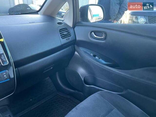 Черный Ниссан Лиф, объемом двигателя 0 л и пробегом 119 тыс. км за 7990 $, фото 33 на Automoto.ua