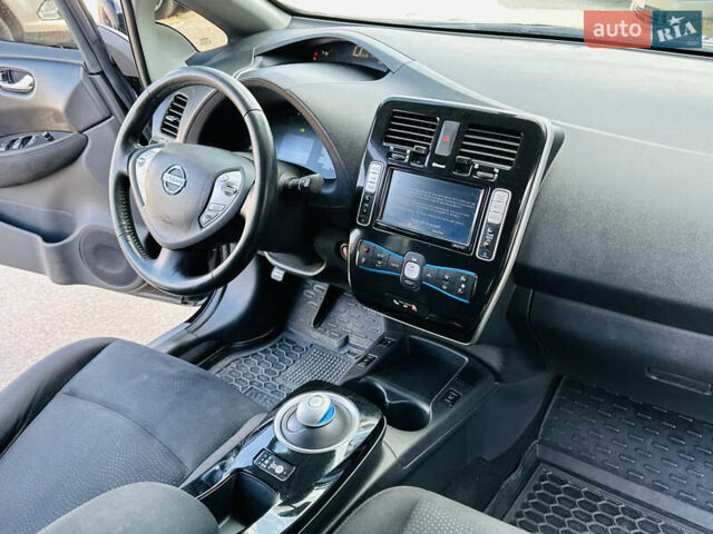 Черный Ниссан Лиф, объемом двигателя 0 л и пробегом 107 тыс. км за 8700 $, фото 43 на Automoto.ua
