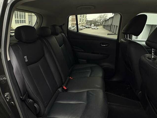 Черный Ниссан Лиф, объемом двигателя 0 л и пробегом 120 тыс. км за 6500 $, фото 34 на Automoto.ua