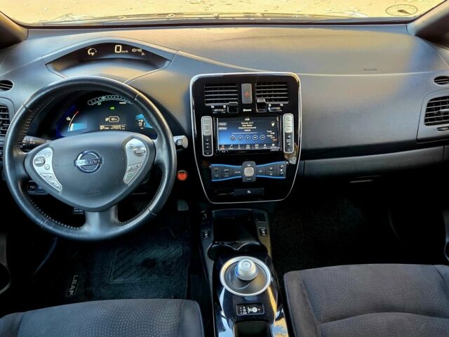 Черный Ниссан Лиф, объемом двигателя 0 л и пробегом 137 тыс. км за 7500 $, фото 6 на Automoto.ua