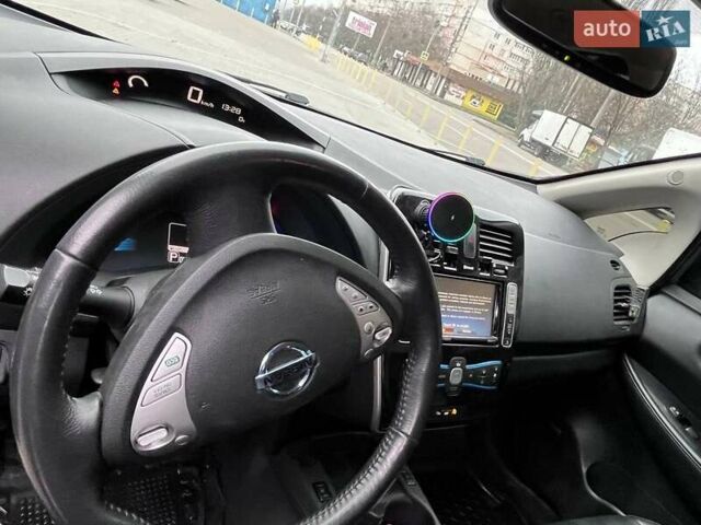 Черный Ниссан Лиф, объемом двигателя 0 л и пробегом 115 тыс. км за 7799 $, фото 8 на Automoto.ua