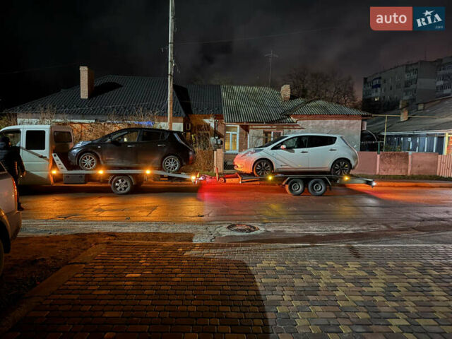 Черный Ниссан Лиф, объемом двигателя 0 л и пробегом 172 тыс. км за 7590 $, фото 42 на Automoto.ua