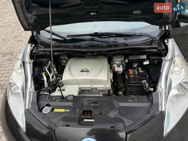 Черный Ниссан Лиф, объемом двигателя 0 л и пробегом 114 тыс. км за 6800 $, фото 5 на Automoto.ua