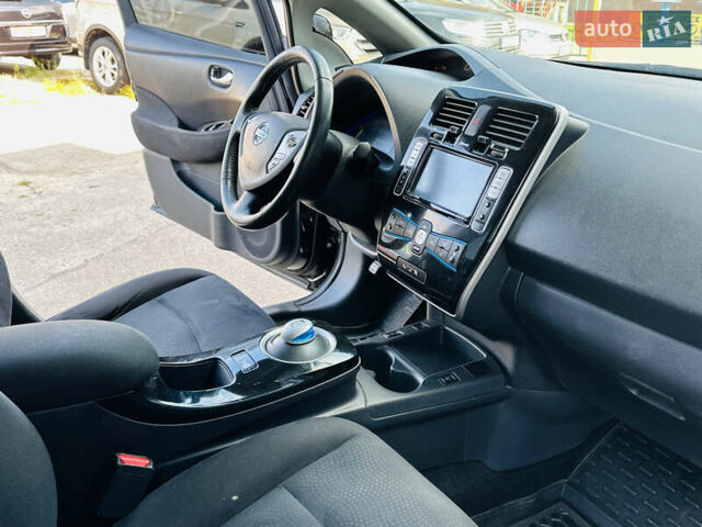 Черный Ниссан Лиф, объемом двигателя 0 л и пробегом 107 тыс. км за 8700 $, фото 41 на Automoto.ua