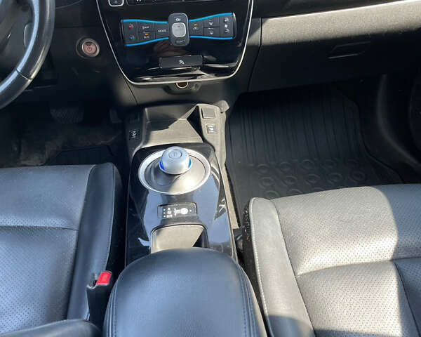 Чорний Ніссан Ліф, об'ємом двигуна 0 л та пробігом 136 тис. км за 7250 $, фото 16 на Automoto.ua