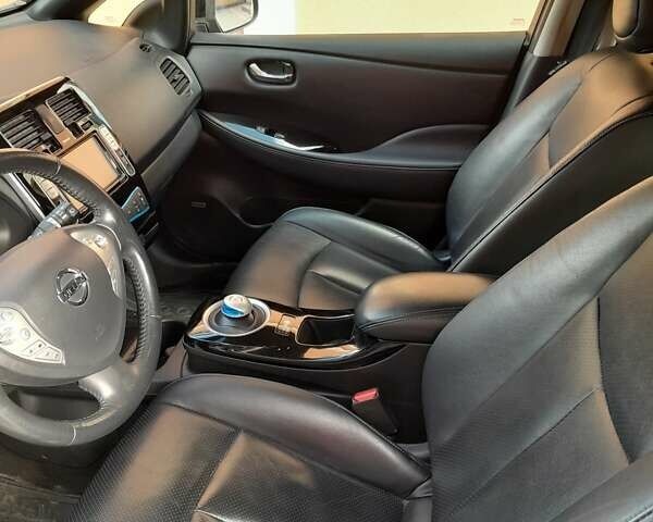 Чорний Ніссан Ліф, об'ємом двигуна 0 л та пробігом 137 тис. км за 8600 $, фото 13 на Automoto.ua