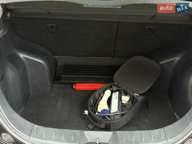 Черный Ниссан Лиф, объемом двигателя 0 л и пробегом 120 тыс. км за 6500 $, фото 25 на Automoto.ua