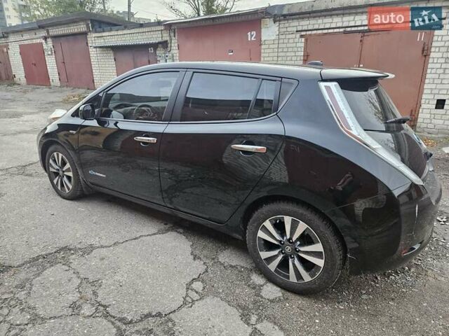 Черный Ниссан Лиф, объемом двигателя 0 л и пробегом 82 тыс. км за 7800 $, фото 9 на Automoto.ua