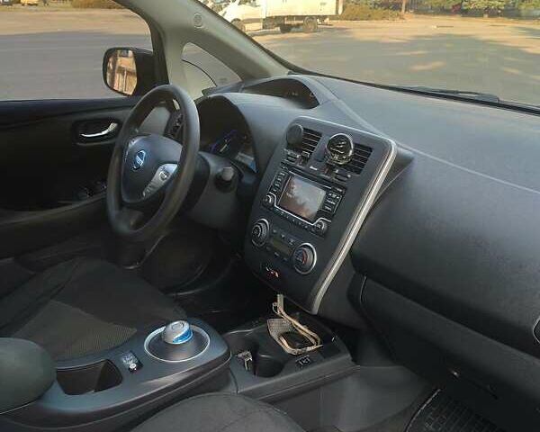 Черный Ниссан Лиф, объемом двигателя 0 л и пробегом 139 тыс. км за 7600 $, фото 6 на Automoto.ua