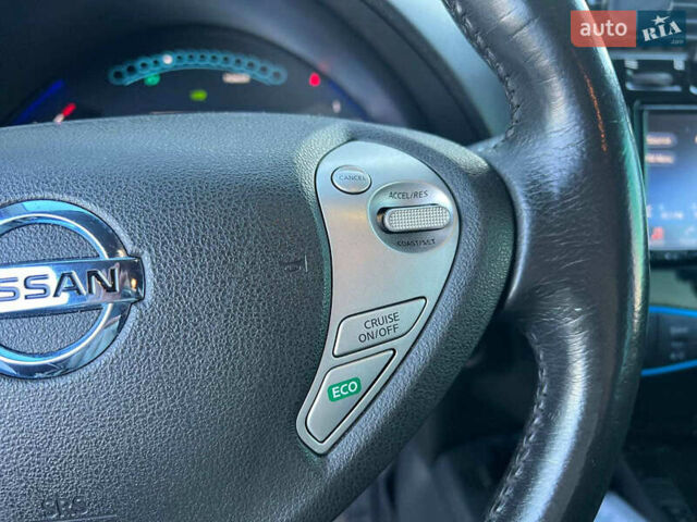 Черный Ниссан Лиф, объемом двигателя 0 л и пробегом 119 тыс. км за 7990 $, фото 21 на Automoto.ua