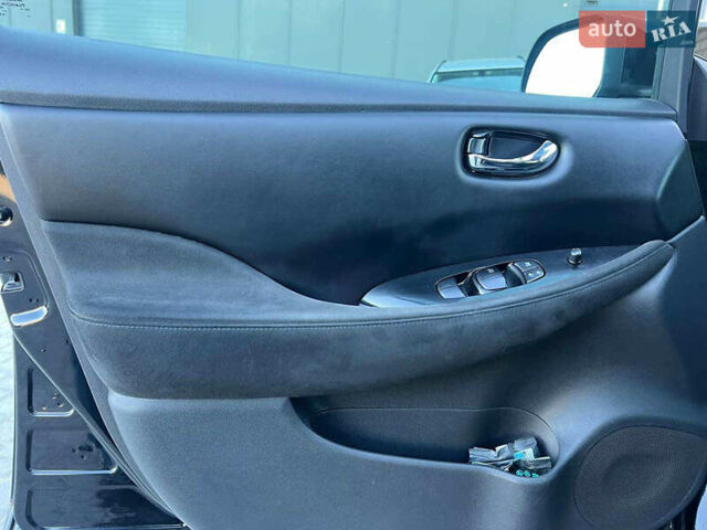 Черный Ниссан Лиф, объемом двигателя 0 л и пробегом 119 тыс. км за 7990 $, фото 13 на Automoto.ua