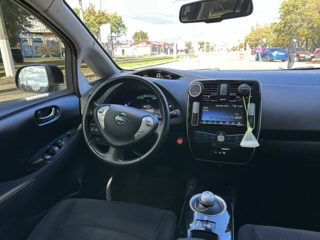 Черный Ниссан Лиф, объемом двигателя 0 л и пробегом 107 тыс. км за 7500 $, фото 11 на Automoto.ua