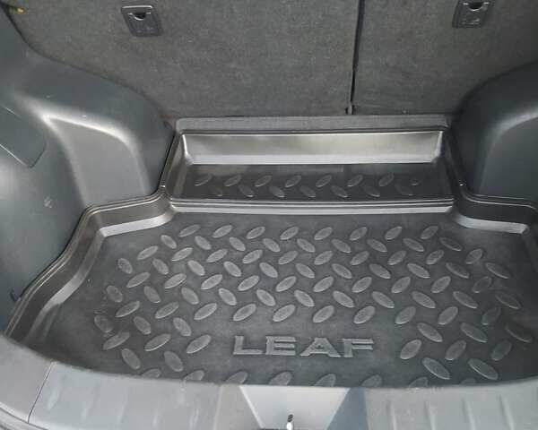 Черный Ниссан Лиф, объемом двигателя 0 л и пробегом 153 тыс. км за 8700 $, фото 12 на Automoto.ua