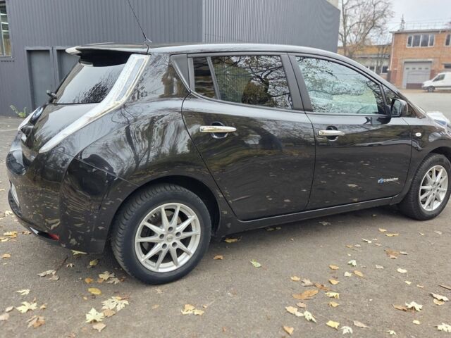 Черный Ниссан Лиф, объемом двигателя 0 л и пробегом 137 тыс. км за 7500 $, фото 2 на Automoto.ua