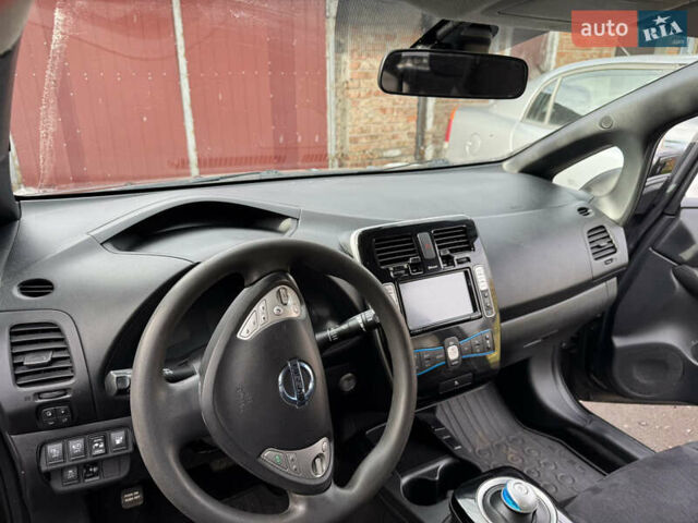 Черный Ниссан Лиф, объемом двигателя 0 л и пробегом 161 тыс. км за 7111 $, фото 14 на Automoto.ua