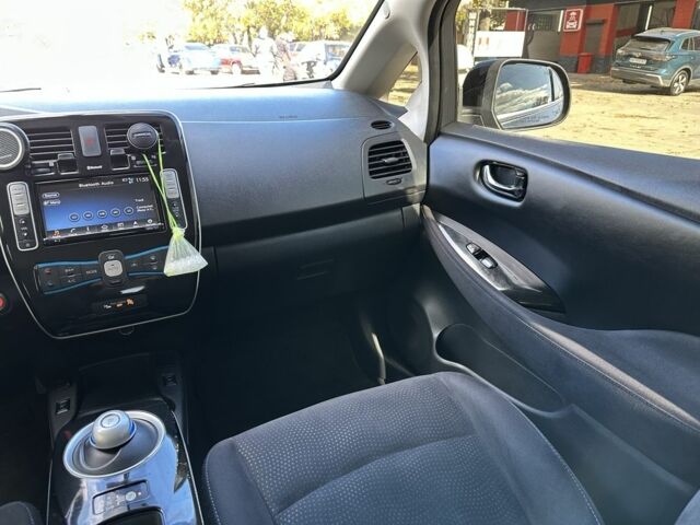 Черный Ниссан Лиф, объемом двигателя 0 л и пробегом 107 тыс. км за 7500 $, фото 12 на Automoto.ua