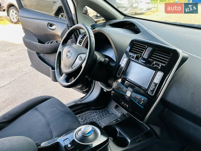 Черный Ниссан Лиф, объемом двигателя 0 л и пробегом 107 тыс. км за 8700 $, фото 42 на Automoto.ua