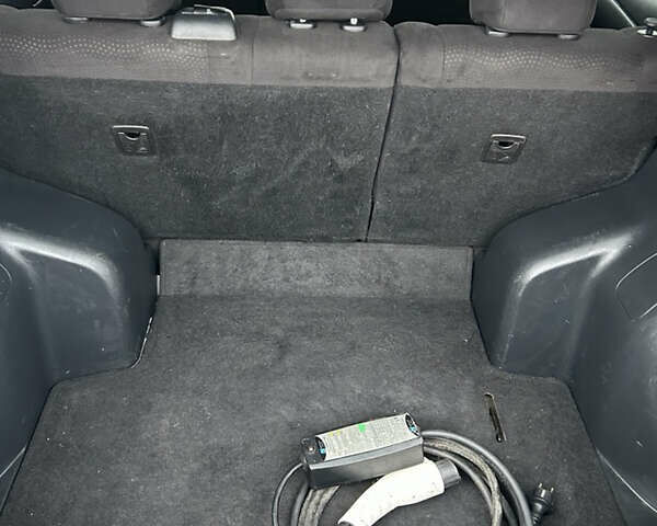 Черный Ниссан Лиф, объемом двигателя 0 л и пробегом 87 тыс. км за 6900 $, фото 21 на Automoto.ua