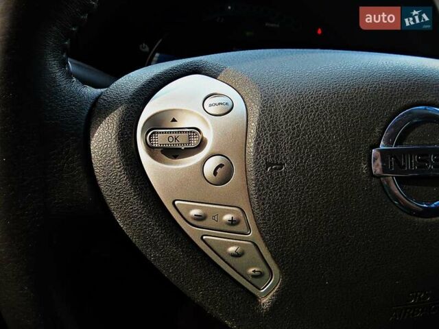 Черный Ниссан Лиф, объемом двигателя 0 л и пробегом 92 тыс. км за 9999 $, фото 15 на Automoto.ua