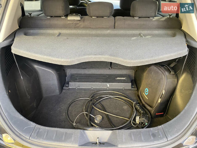 Черный Ниссан Лиф, объемом двигателя 0 л и пробегом 145 тыс. км за 7499 $, фото 16 на Automoto.ua