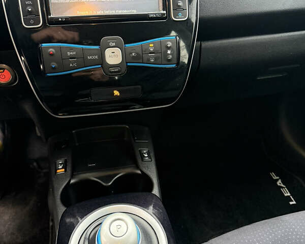 Черный Ниссан Лиф, объемом двигателя 0 л и пробегом 114 тыс. км за 6800 $, фото 6 на Automoto.ua