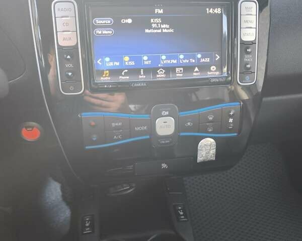 Черный Ниссан Лиф, объемом двигателя 0 л и пробегом 130 тыс. км за 7500 $, фото 35 на Automoto.ua