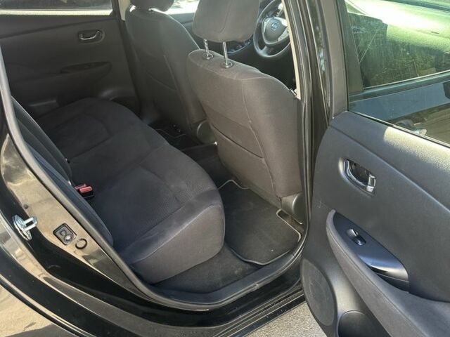 Черный Ниссан Лиф, объемом двигателя 0 л и пробегом 192 тыс. км за 8000 $, фото 6 на Automoto.ua