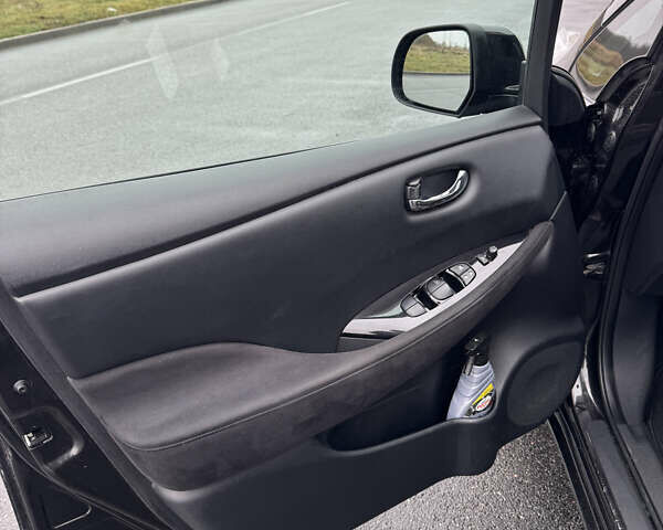 Черный Ниссан Лиф, объемом двигателя 0 л и пробегом 110 тыс. км за 7500 $, фото 8 на Automoto.ua