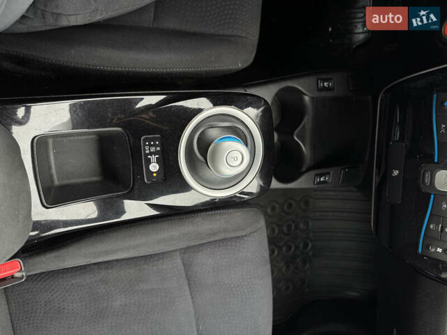 Черный Ниссан Лиф, объемом двигателя 0 л и пробегом 110 тыс. км за 7500 $, фото 15 на Automoto.ua