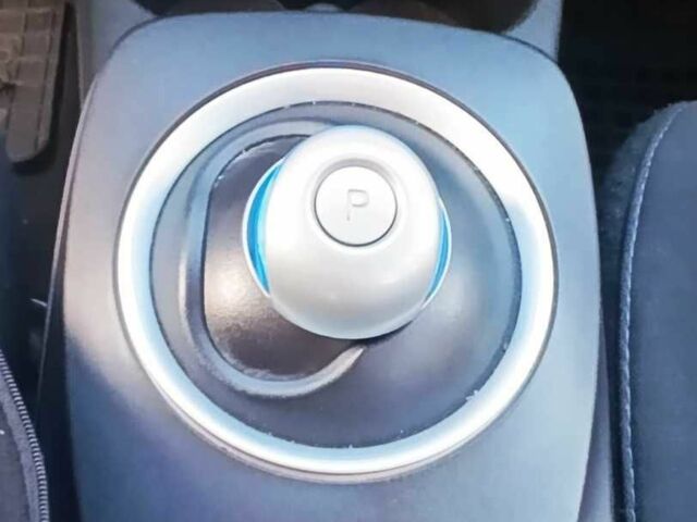 Черный Ниссан Лиф, объемом двигателя 0 л и пробегом 96 тыс. км за 8500 $, фото 10 на Automoto.ua