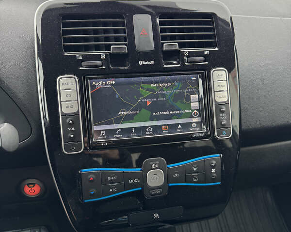 Черный Ниссан Лиф, объемом двигателя 0 л и пробегом 110 тыс. км за 7500 $, фото 14 на Automoto.ua