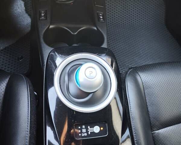 Черный Ниссан Лиф, объемом двигателя 0 л и пробегом 130 тыс. км за 7500 $, фото 34 на Automoto.ua