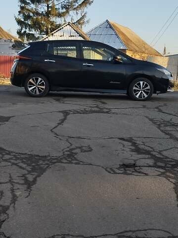 Черный Ниссан Лиф, объемом двигателя 0 л и пробегом 114 тыс. км за 11990 $, фото 4 на Automoto.ua