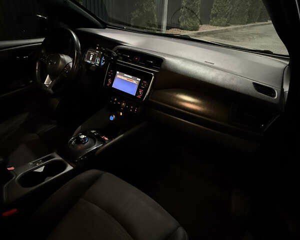 Черный Ниссан Лиф, объемом двигателя 0 л и пробегом 94 тыс. км за 12200 $, фото 12 на Automoto.ua