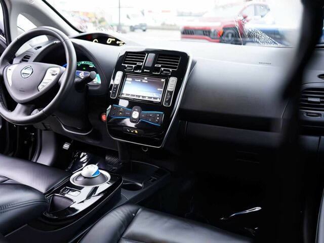 Черный Ниссан Лиф, объемом двигателя 0 л и пробегом 66 тыс. км за 4000 $, фото 10 на Automoto.ua