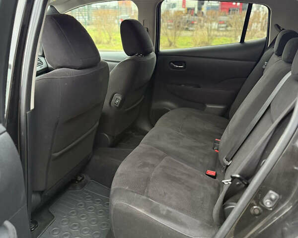 Черный Ниссан Лиф, объемом двигателя 0 л и пробегом 120 тыс. км за 6300 $, фото 10 на Automoto.ua