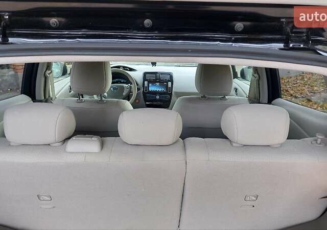 Черный Ниссан Лиф, объемом двигателя 0 л и пробегом 104 тыс. км за 7700 $, фото 29 на Automoto.ua