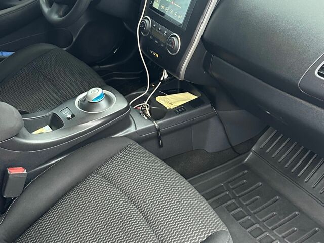 Черный Ниссан Лиф, объемом двигателя 0 л и пробегом 160 тыс. км за 5500 $, фото 21 на Automoto.ua