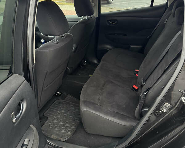 Черный Ниссан Лиф, объемом двигателя 0 л и пробегом 110 тыс. км за 7500 $, фото 17 на Automoto.ua